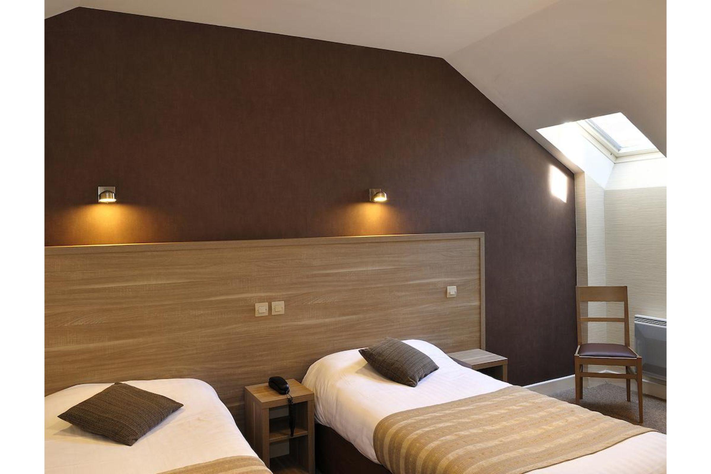 Hotel Logis Restaurant Le Puits Dore Richelieu