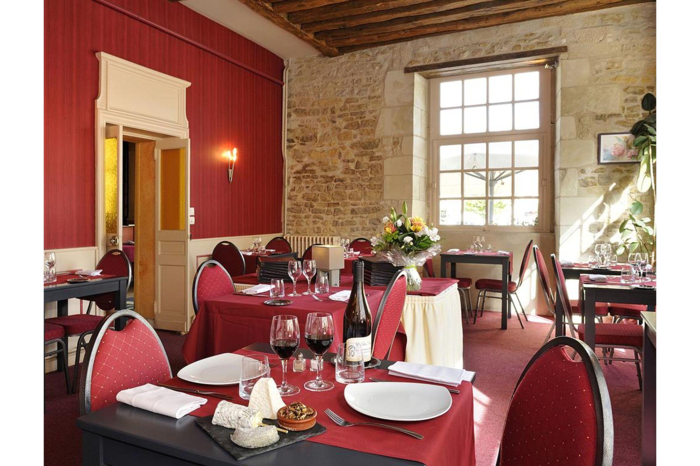 Logis Restaurant Le Puits Dore Hotel