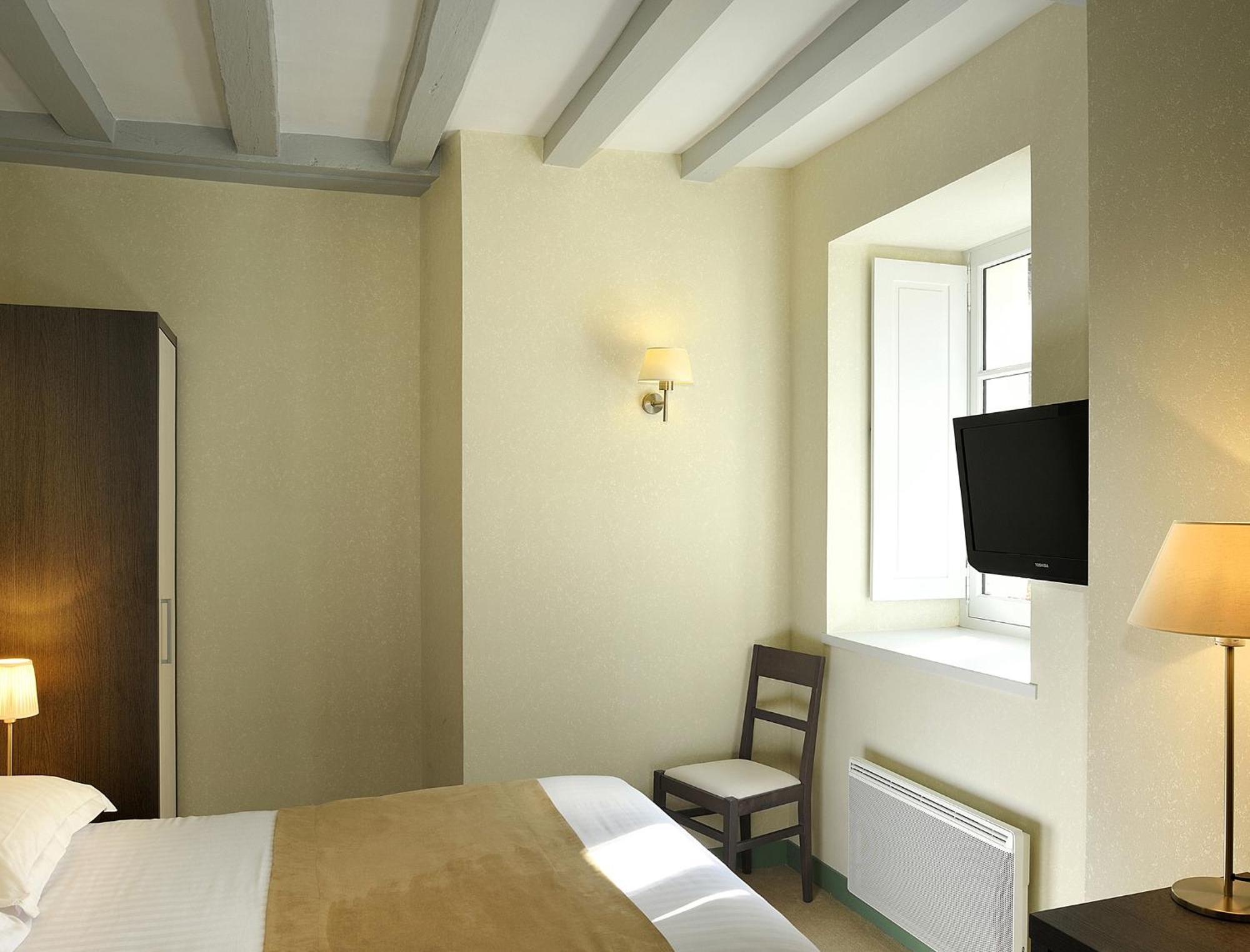 Logis Restaurant Le Puits Dore Hotel