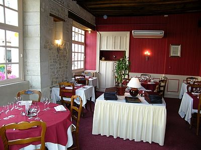 Logis Restaurant Le Puits Dore Hotel