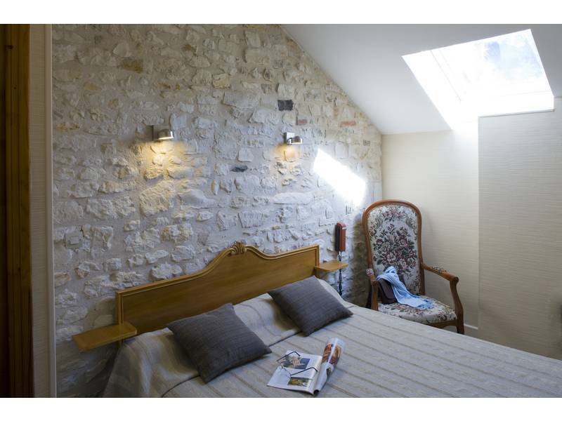 Hotel Logis Restaurant Le Puits Dore Richelieu