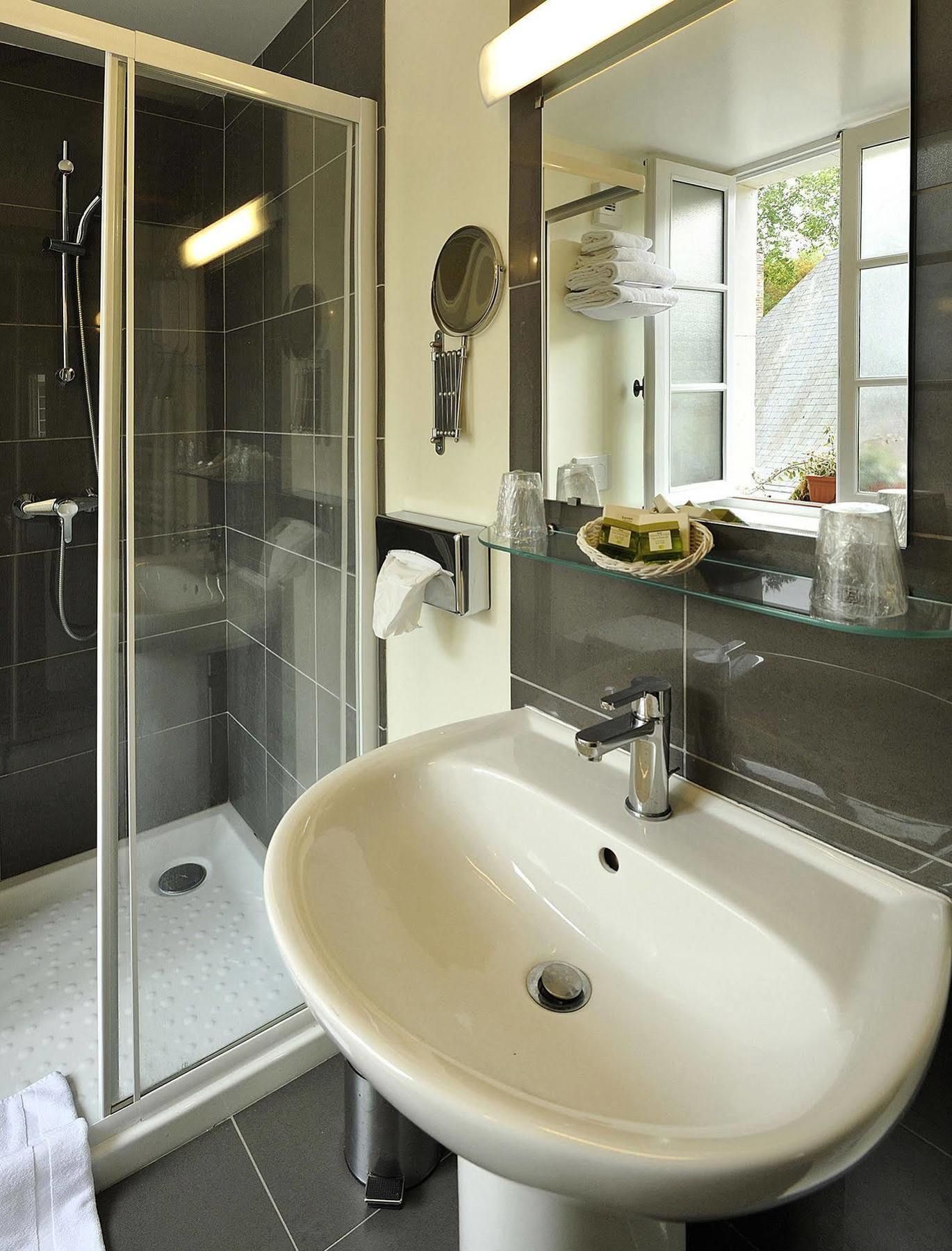 Hotel Logis Restaurant Le Puits Dore