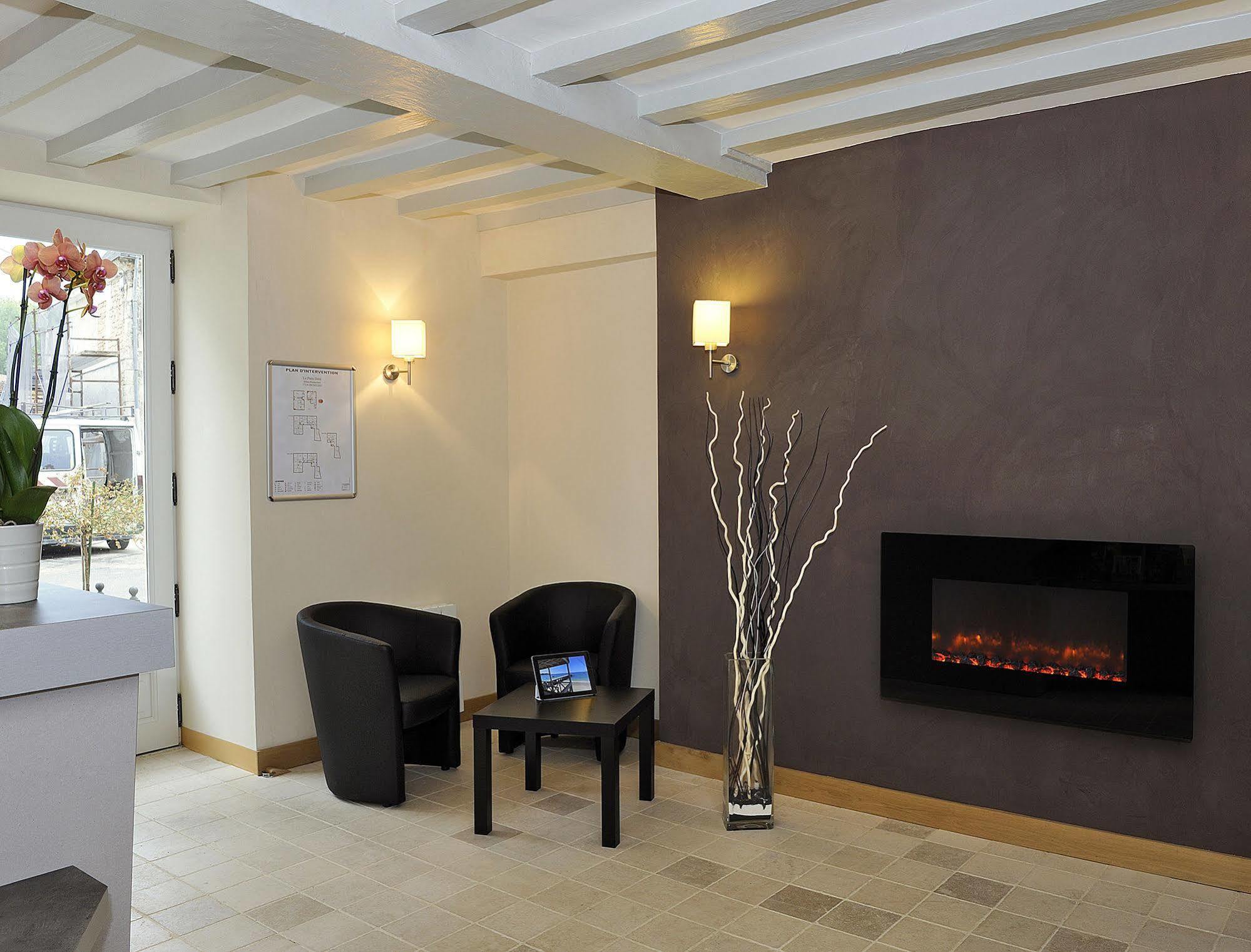 Hotel Logis Restaurant Le Puits Dore 3*