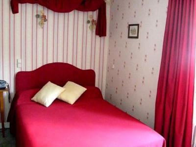 Hotel Logis Restaurant Le Puits Dore 3*